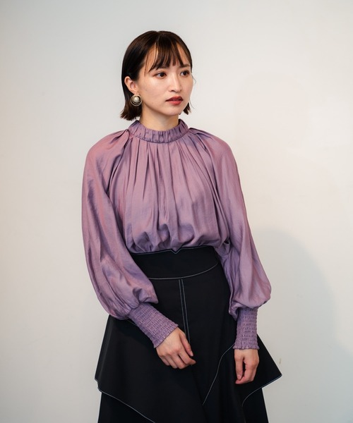 LADYMADE(レディメイド)の「ギャザースタンドカラーシャーリングカフスブラウス(シャツ/ブラウス・レディース・ベージュ/パープル/アイボリー・FREE)」の4枚目の写真