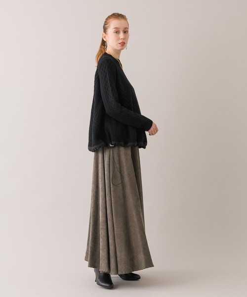 TRANOI(トラノイ)の「TRANOI ドロストケーブルニットクルー(ニット/セーター・レディース・ブラック/ベージュ/レッド・FREE)」の4枚目の写真