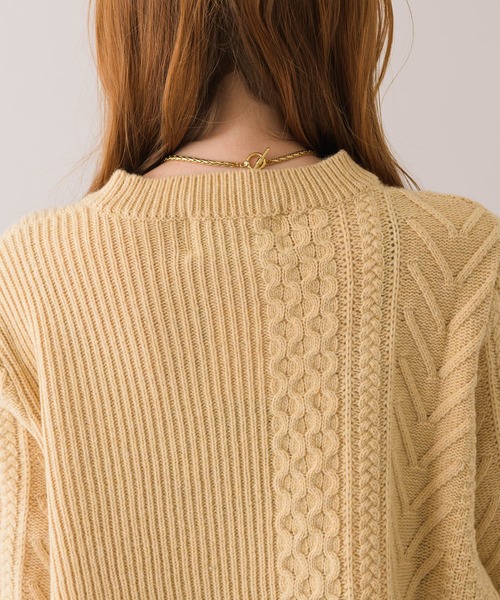 TRANOI(トラノイ)の「TRANOI ドロストケーブルニットクルー(ニット/セーター・レディース・ブラック/ベージュ/レッド・FREE)」の18枚目の写真