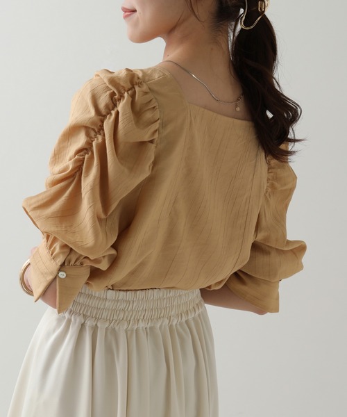 RAY CASSIN（レイカズン）の「スクエアネックパワショルブラウス（シャツ/ブラウス・レディース・ブラック/オフホワイト/オレンジ/ブルー/イエロー/ピンクベージュ/ライトカーキ・FREE）」の5枚目の写真