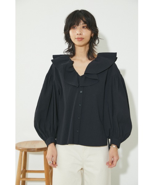 【新品、タグ付き】BLACK BY MOUSSY Vネックボリュームフリルシャツ BLACK BY MOUSSY（ブラックバイマウジー）の「vneck volume