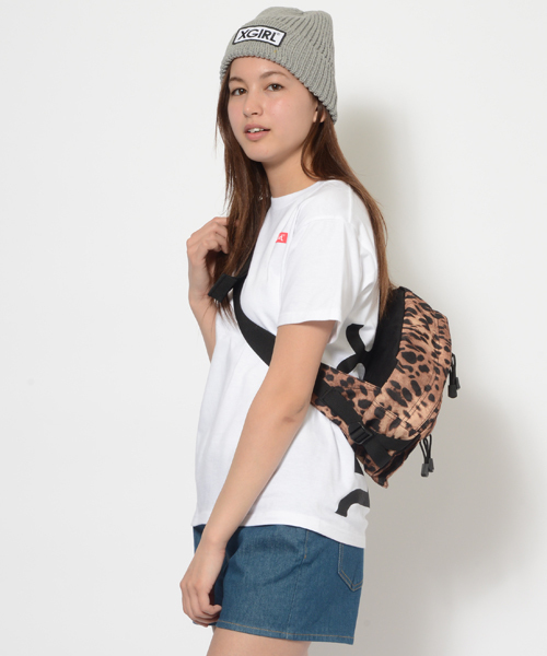X-girl（エックスガール）の「【HIP掲載】BACK LOGO S/S TEE（Tシャツ/カットソー・レディース・ホワイト/ブラック/ネイビー・1/2）」の5枚目の写真