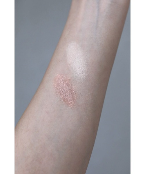 LA PEAU DE GEM（ラポドゥジェム）の「【le peau de gem.】gemini glow highlight（チーク・レディース・マルチ・FREE）」の2枚目の写真