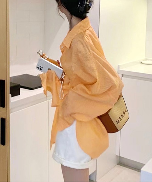 SpRay（スプレイ）の「シアーストライプBIGシャツ（シャツ/ブラウス・レディース・ホワイト/ライトブルー/ピンク/イエロー/オレンジ/ブルー・FREE）」の18枚目の写真