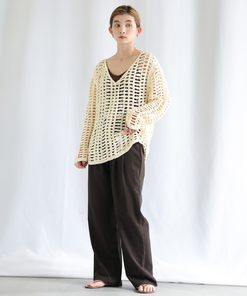 select MOCA（セレクトモカ）の「2022 SS Vネック透かし編みトップス（ニット/セーター・レディース・ブラック/ブラウン/アイボリー・FREE）」の4枚目の写真