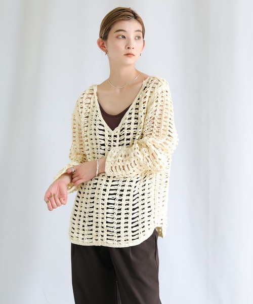 select MOCA（セレクトモカ）の「2022 SS Vネック透かし編みトップス（ニット/セーター・レディース・ブラック/ブラウン/アイボリー・FREE）」の10枚目の写真