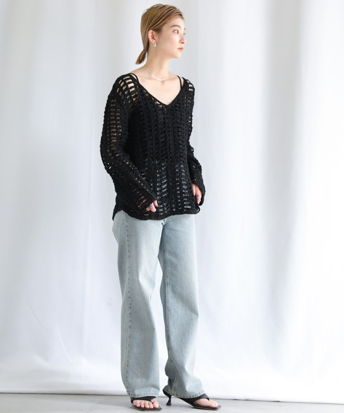 select MOCA（セレクトモカ）の「2022 SS Vネック透かし編みトップス（ニット/セーター・レディース・ブラック/ブラウン/アイボリー・FREE）」の5枚目の写真