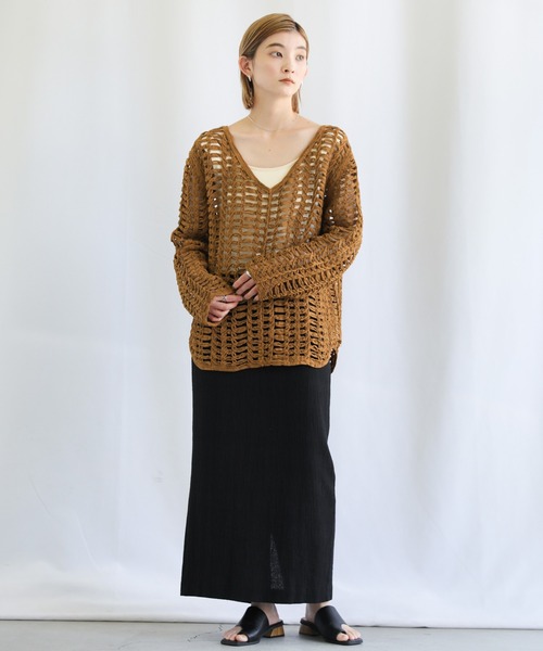 select MOCA（セレクトモカ）の「2022 SS Vネック透かし編みトップス（ニット/セーター・レディース・ブラック/ブラウン/アイボリー・FREE）」の6枚目の写真