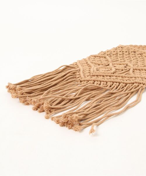 Kahiko(カヒコ)の「【Kahiko】マクラメ編みフリンジショルダーバッグ(ショルダーバッグ・レディース・キャメル/ホワイト・FREE)」の4枚目の写真