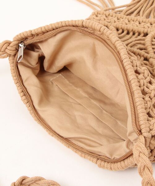 Kahiko(カヒコ)の「【Kahiko】マクラメ編みフリンジショルダーバッグ(ショルダーバッグ・レディース・キャメル/ホワイト・FREE)」の5枚目の写真