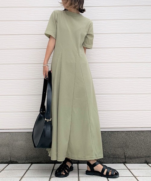 Q(キュー)の「ワッフルフレアワンピース(ワンピース・レディース・ブラック/オリーブ/アイボリー・MEDIUM)」の3枚目の写真