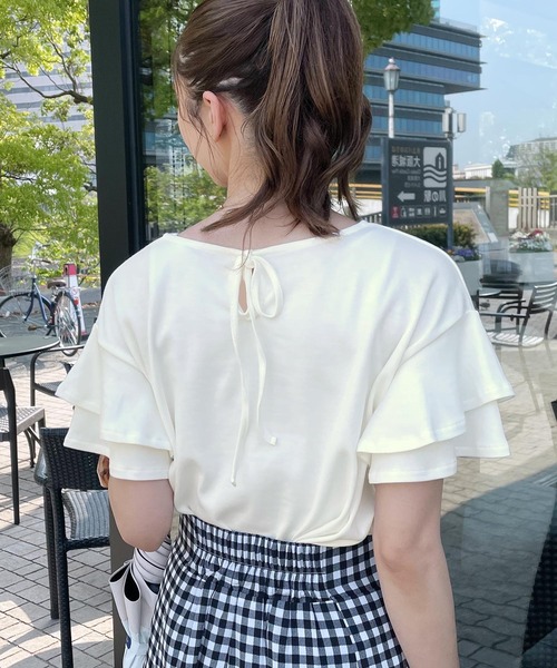 KOBE LETTUCE(コウベレタス)の「選べる2タイプ バックリボンカットソートップス(Tシャツ/カットソー・レディース・オフホワイト/ブラック/ピンク/ブルー/ホワイト系/ブラック系/ブルー系/ピンク系・1/2)」の2枚目の写真