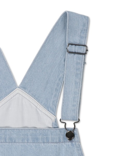 SPINNS（スピンズ）の「【ゆるシルエット】ワッペン デニムオーバーオール（サロペット/オーバーオール・レディース・ブラック/サックスブルー・ONESIZE）」の3枚目の写真