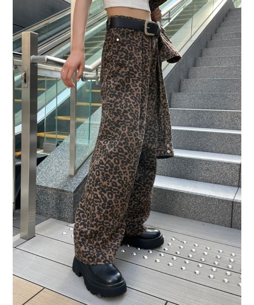 ENVYM（アンビー）の「ルーズデニムＰＴ（デニムパンツ・レディース・ブラック/レオパード/ブルー・S/M）」の13枚目の写真