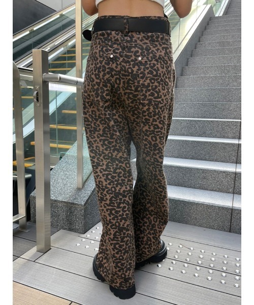 ENVYM（アンビー）の「ルーズデニムＰＴ（デニムパンツ・レディース・ブラック/レオパード/ブルー・S/M）」の14枚目の写真