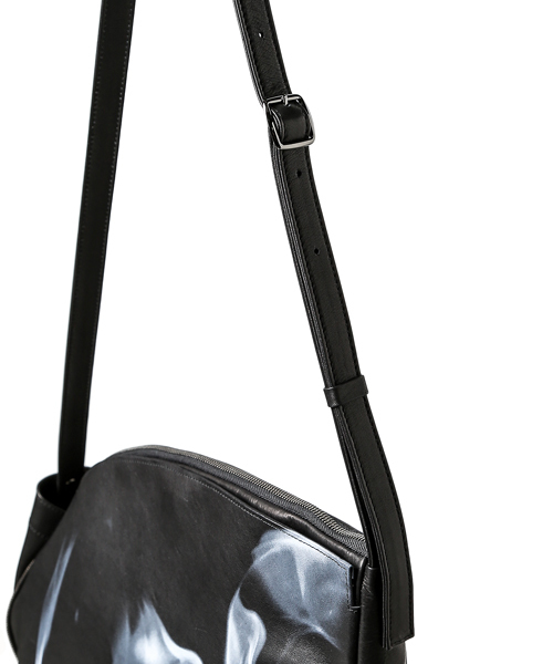 discord Yohji Yamamoto(ディスコード ヨウジヤマモト)の「Fire Quart 炎 キャール バッグ(ショルダーバッグ・レディース・ブラック・FREE)」の5枚目の写真