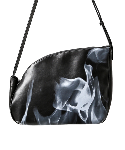 discord Yohji Yamamoto(ディスコード ヨウジヤマモト)の「Fire Quart 炎 キャール バッグ(ショルダーバッグ・レディース・ブラック・FREE)」の4枚目の写真