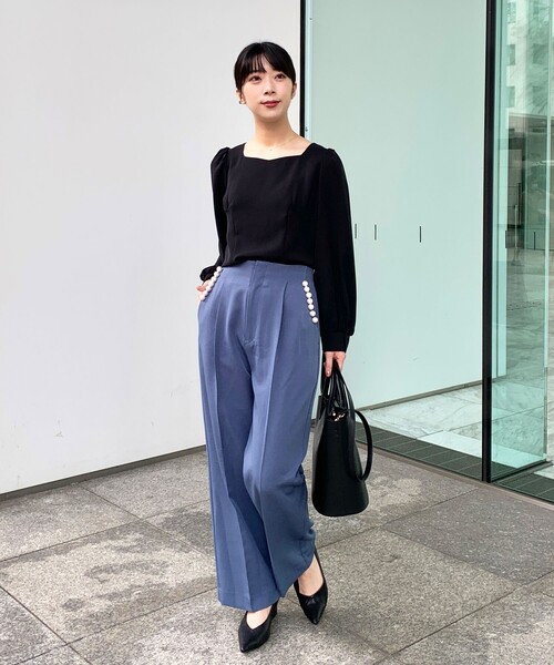 OPAQUE.CLIP（オペークドットクリップ）の「◆スクエアネックサテンブラウス（シャツ/ブラウス・レディース・パープル系/ブラック/ライトグレー・38）」の6枚目の写真