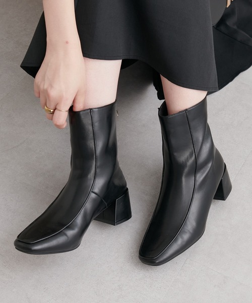natural couture(ナチュラルクチュール)の「バックファスナーショートブーツ(ブーツ・レディース・ブラック/ベージュ/ブラウン・MEDIUM/LARGE)」の2枚目の写真