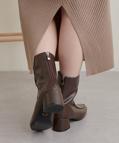 natural couture(ナチュラルクチュール)の「バックファスナーショートブーツ(ブーツ・レディース・ブラック/ベージュ/ブラウン・MEDIUM/LARGE)」の9枚目の写真