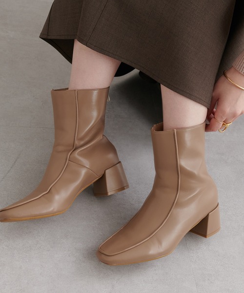 natural couture(ナチュラルクチュール)の「バックファスナーショートブーツ(ブーツ・レディース・ブラック/ベージュ/ブラウン・MEDIUM/LARGE)」の10枚目の写真