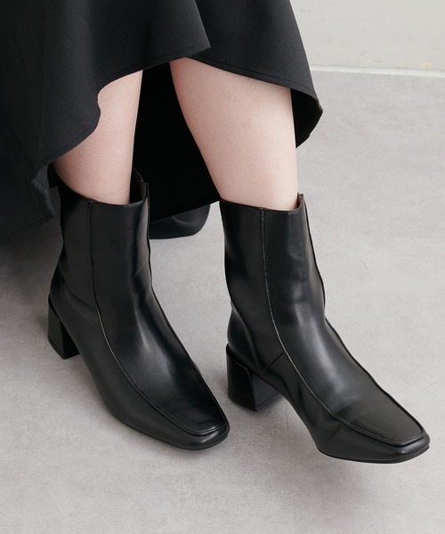 natural couture(ナチュラルクチュール)の「バックファスナーショートブーツ(ブーツ・レディース・ブラック/ベージュ/ブラウン・MEDIUM/LARGE)」の6枚目の写真