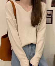 袖ボタンVネックリブニット