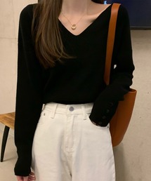 袖ボタンVネックリブニット
