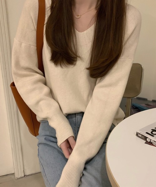 Girly Doll(ガーリードール)の「袖ボタンVネックリブニット(ニット/セーター・レディース・ベージュ/ブラック/ホワイト/ブラウン/グレー/ピンクベージュ/キャメル/ブルー・F)」の11枚目の写真