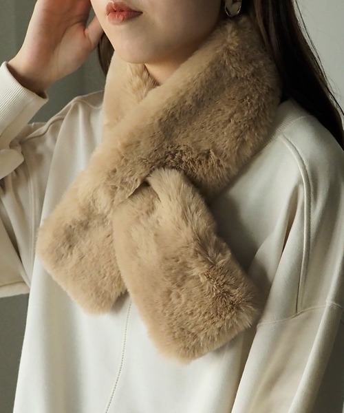 Riberry(リベリー)の「差し込みファーティペット(マフラー・レディース・ホワイト/チャコールグレー/ライトグレー/ブラック/ベージュ/グレー/レッド/ピンク・FREE)」の6枚目の写真