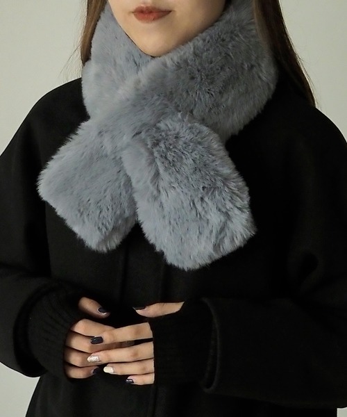 Riberry(リベリー)の「差し込みファーティペット(マフラー・レディース・ホワイト/チャコールグレー/ライトグレー/ブラック/ベージュ/グレー/レッド/ピンク・FREE)」の5枚目の写真