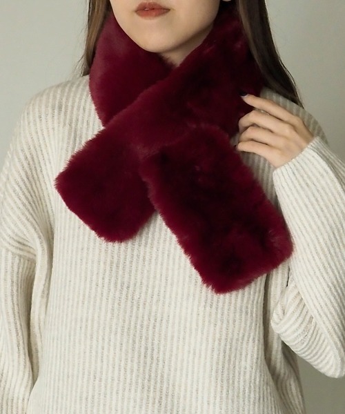 Riberry(リベリー)の「差し込みファーティペット(マフラー・レディース・ホワイト/チャコールグレー/ライトグレー/ブラック/ベージュ/グレー/レッド/ピンク・FREE)」の8枚目の写真