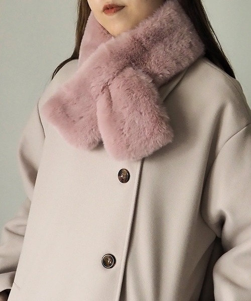 Riberry(リベリー)の「差し込みファーティペット(マフラー・レディース・ホワイト/チャコールグレー/ライトグレー/ブラック/ベージュ/グレー/レッド/ピンク・FREE)」の7枚目の写真