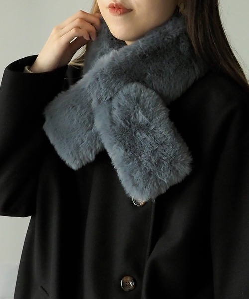 Riberry(リベリー)の「差し込みファーティペット(マフラー・レディース・ホワイト/チャコールグレー/ライトグレー/ブラック/ベージュ/グレー/レッド/ピンク・FREE)」の1枚目の写真