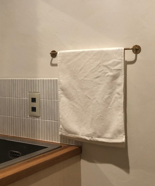 entre square(アントレスクエアー)の「Texture ふわふわで吸水力の高いフェイスタオル(タオル・レディース・オリーブ/オレンジ/ベージュ/ホワイト/グレイッシュブルー/ライトオリーブ/インディゴブルー/ライトピンク・ONE SIZE)」の2枚目の写真