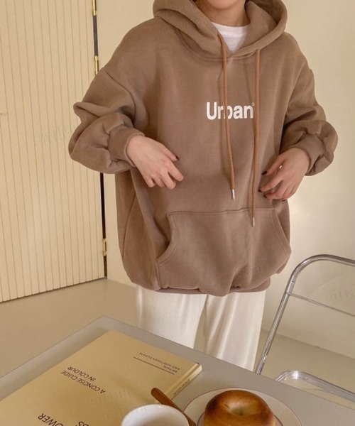 Dalfwin(ダールフィン)の「2022 AW 秋冬 韓国ファッション スウェット パーカー レディース 裏起毛あり Urbanロゴフーディー オーバーサイズ ビッグシルエット(パーカー・レディース・ライトブラウン/グレー/グレイッシュベージュ・FREE)」の7枚目の写真