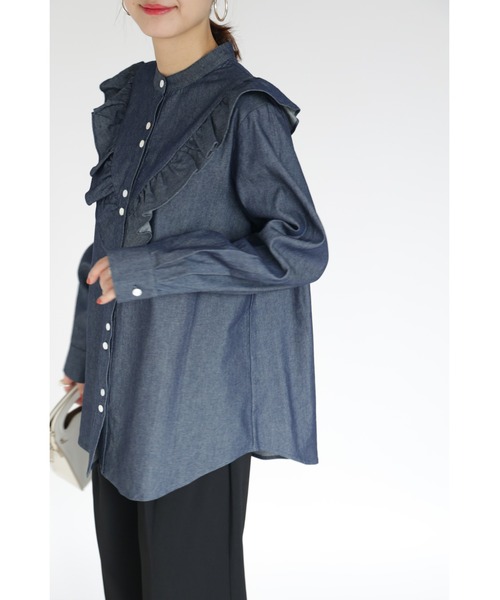 &. NOSTALGIA（アンドドットノスタルジア）の「【ZOZO限定】フリルデニムシャツ（シャツ/ブラウス・レディース・インディゴブルー/ブラック/ブルー系その他/ブラック系その他/ダークグレー・FREE）」の13枚目の写真