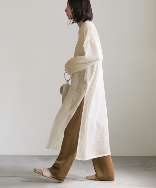 select MOCA（セレクトモカ）の「シアーリネンライクスリットキーネックワンピース（ワンピース・レディース・オフホワイト/ブラック/ベージュ・FREE）」の16枚目の写真