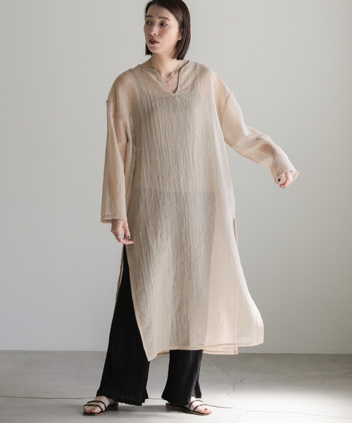 select MOCA（セレクトモカ）の「シアーリネンライクスリットキーネックワンピース（ワンピース・レディース・オフホワイト/ブラック/ベージュ・FREE）」の14枚目の写真