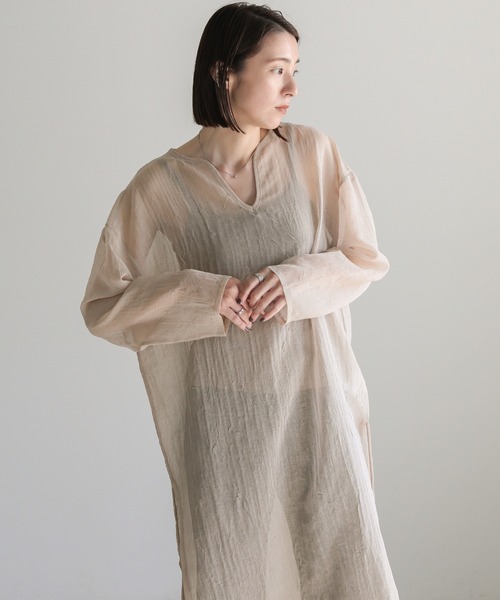 select MOCA（セレクトモカ）の「シアーリネンライクスリットキーネックワンピース（ワンピース・レディース・オフホワイト/ブラック/ベージュ・FREE）」の22枚目の写真