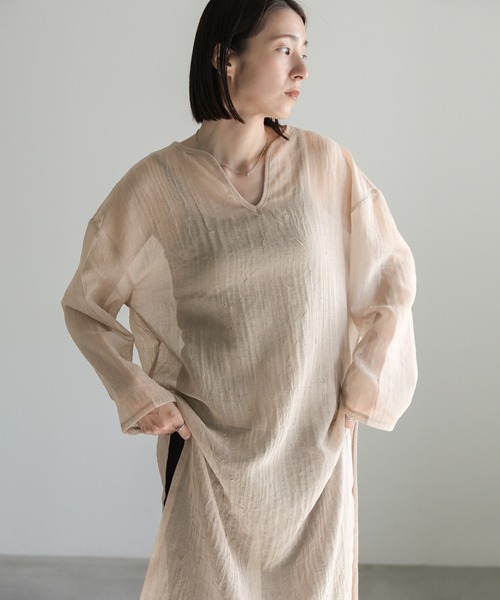 select MOCA（セレクトモカ）の「シアーリネンライクスリットキーネックワンピース（ワンピース・レディース・オフホワイト/ブラック/ベージュ・FREE）」の17枚目の写真