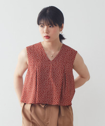 ランダムドットノースリーブブラウス