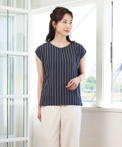 TOKYO SHIRTS(トウキョウシャツ)の「フロントビジューノースリーブブラウス(シャツ/ブラウス・レディース・オフホワイト/ブラック/ネイビー・L/M)」の3枚目の写真