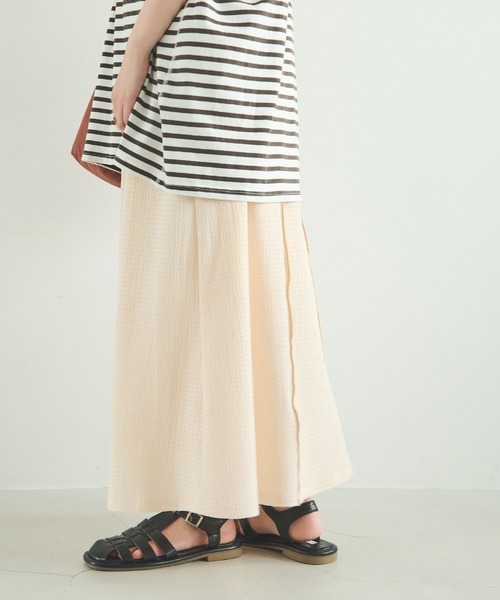 Crisp（クリスプ）の「バイカラーメロウフレアスカート（スカート・レディース・アイボリー/チャコールグレー・FREE）」の13枚目の写真