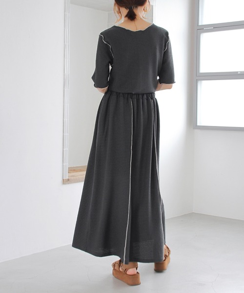 Crisp（クリスプ）の「バイカラーメロウフレアスカート（スカート・レディース・アイボリー/チャコールグレー・FREE）」の4枚目の写真