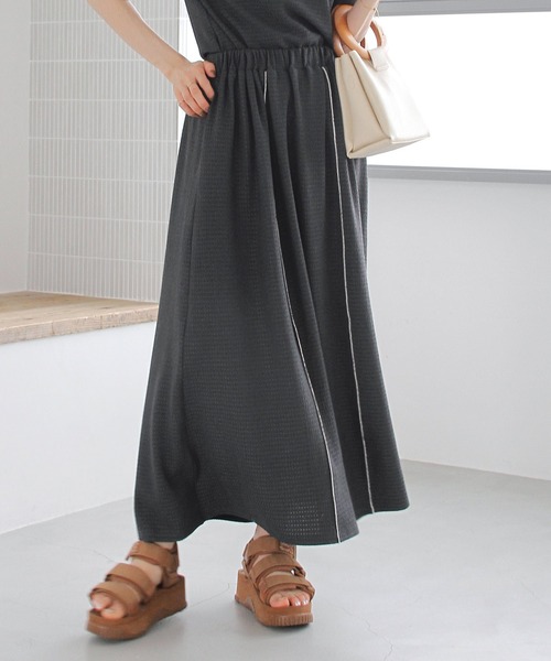 Crisp（クリスプ）の「バイカラーメロウフレアスカート（スカート・レディース・アイボリー/チャコールグレー・FREE）」の9枚目の写真