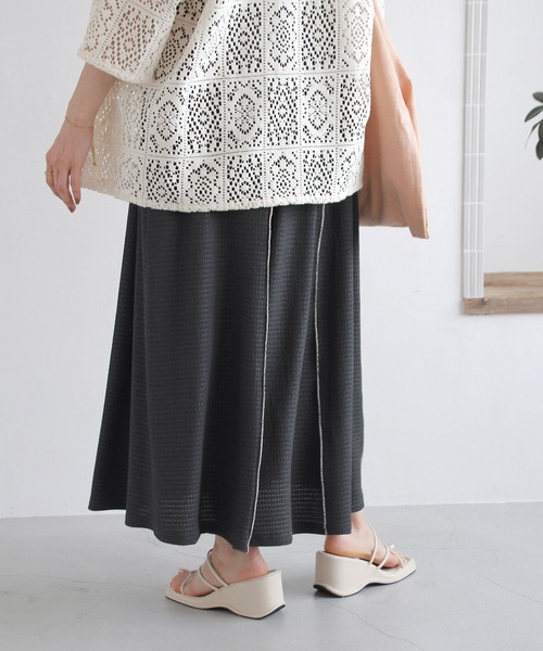 Crisp（クリスプ）の「バイカラーメロウフレアスカート（スカート・レディース・アイボリー/チャコールグレー・FREE）」の6枚目の写真