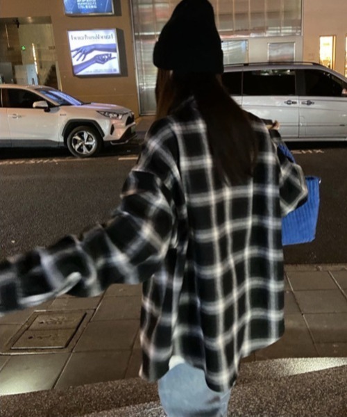 MASHIRO(マシロ)の「【MASHIRO】チェックシャツ(シャツ/ブラウス・レディース・ブラック・FREE)」の2枚目の写真