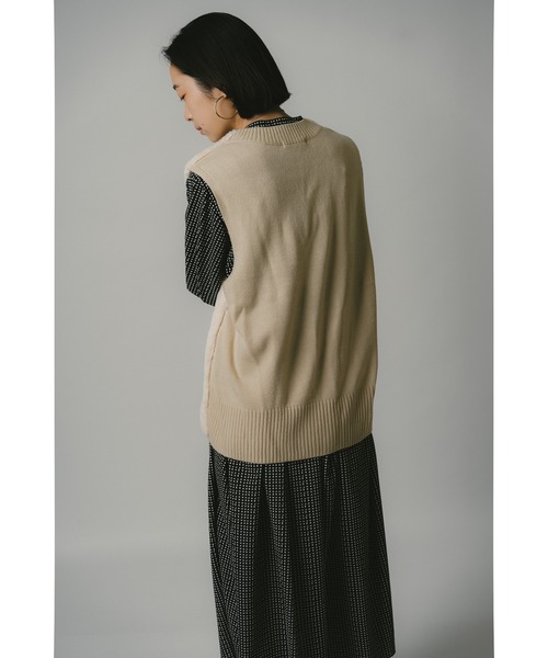 CHIGNON(シニヨン)の「CHIGNON ファードッキングベスト(ベスト・レディース・チャコールグレー/アイボリー/グレイッシュベージュ・FREE)」の19枚目の写真