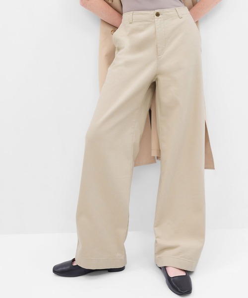 GAP(ギャップ)の「ミッドライズ ルーズフィット カーキチノパンツ(チノパンツ・レディース・ベージュ/ネイビー/グリーン・00/0/2/000/4/6/8/10)」の2枚目の写真